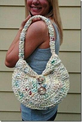 BORSA ALL'UNCINETTO CON BUTESTE DI PASTICA COME RIUTILIZZARE LE BUSTE DELLA SPESA? BORSA ALL'UNCINETTO CON BUSTE DI PASTICA