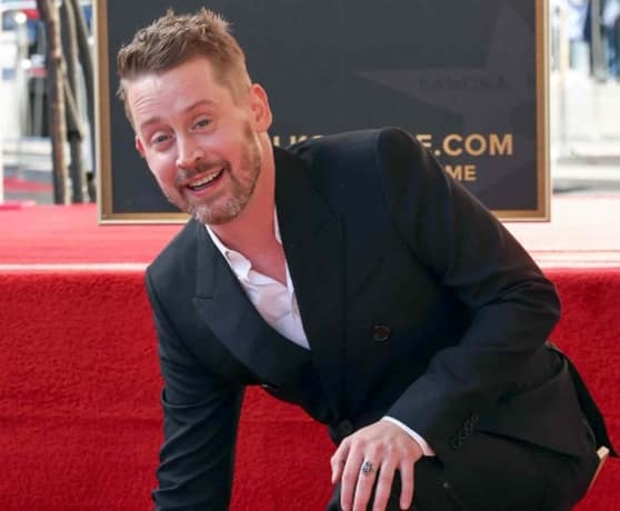 MACAULAY CULKIN RICEVE LA SUA STELLA