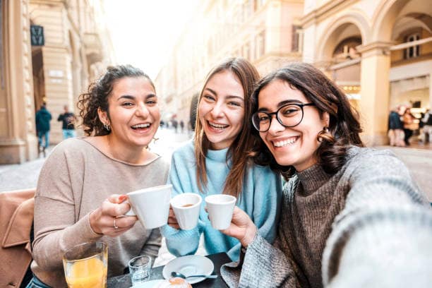 ESSERE DONNA NON DOVREBBE ESSERE UN RISCHIO