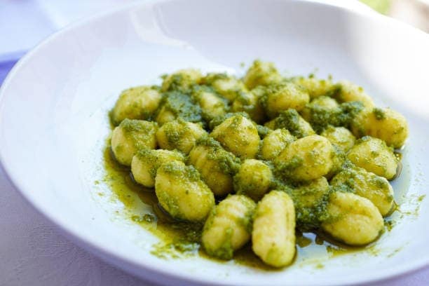 GLI GNOCCHI AL PESTO DI RUCOLA