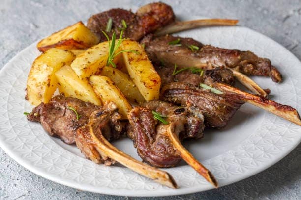 L'AGNELLO CON PATATE