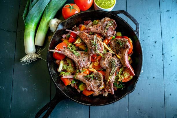 COSTOLETTE DI AGNELLO CON PEPERONI DOLCI